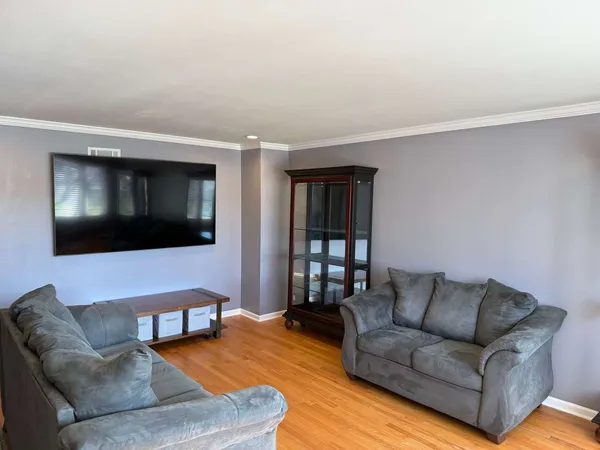 $699,000 | 639 North Kaspar Avenue, Arlington Heights, IL 60004