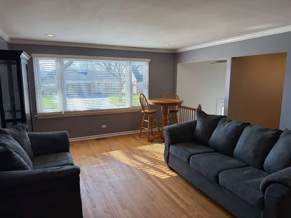 $699,000 | 639 North Kaspar Avenue, Arlington Heights, IL 60004
