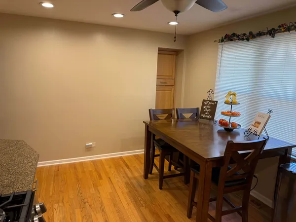 $699,000 | 639 North Kaspar Avenue, Arlington Heights, IL 60004