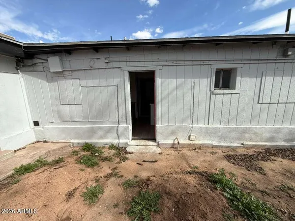 $600 | 396 North E Avenue, Douglas, AZ 85607