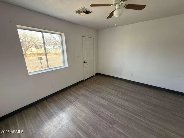 $550 | 396 E Avenue, Douglas, AZ 85607