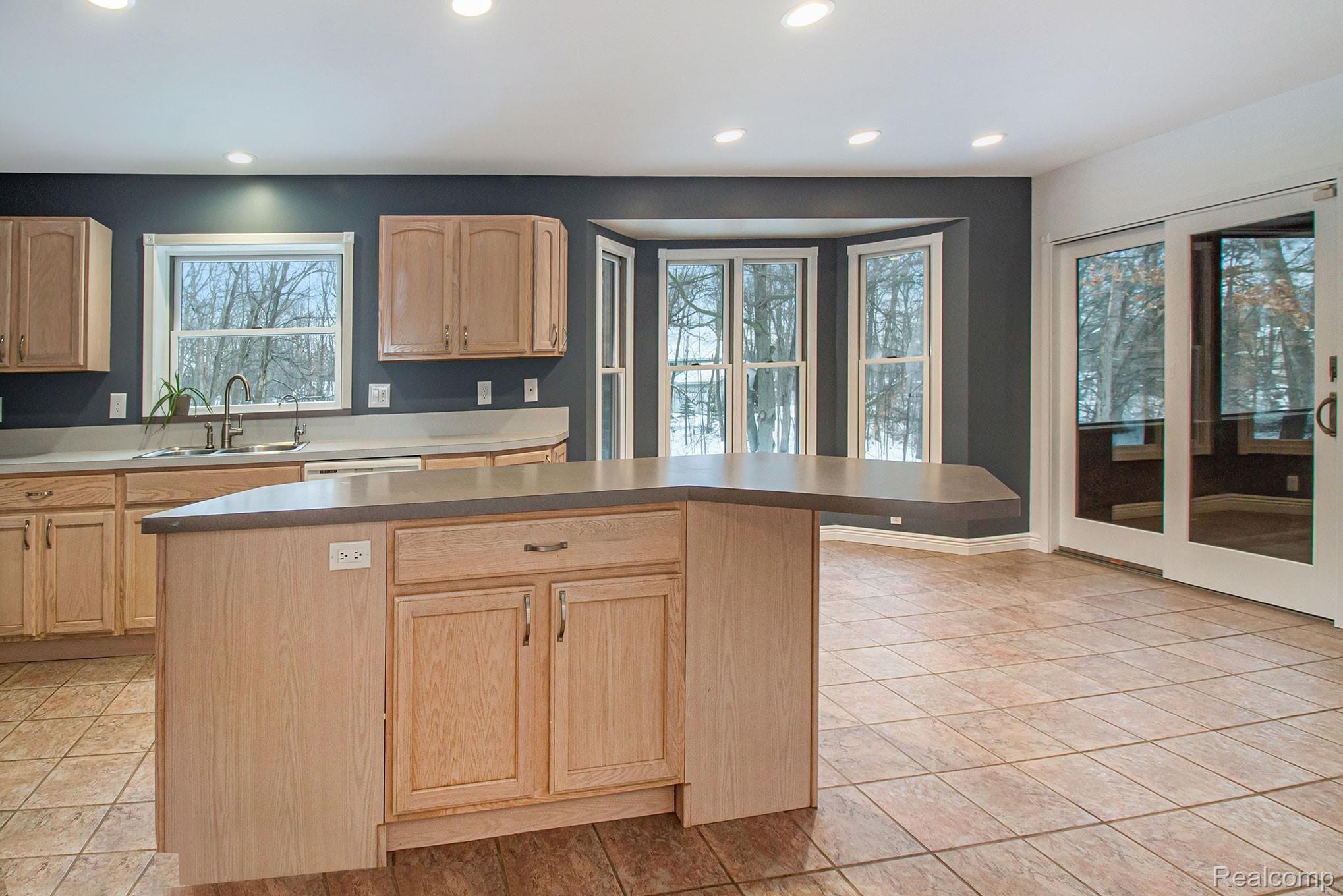 2934 West Coon Lake Road Howell, MI 48843 - Photo 7 of 36 IMG_8590.jpg