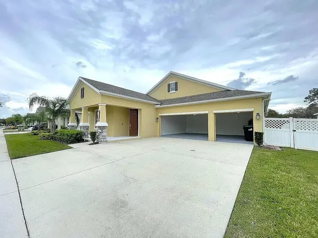 a view of house and yard with green space