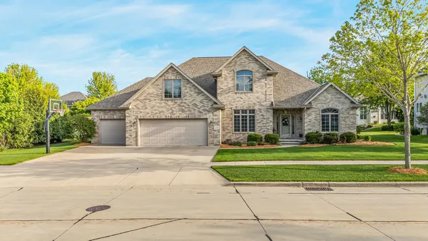 $659,900 | 309 Stratford Lane, Appleton, WI 54913