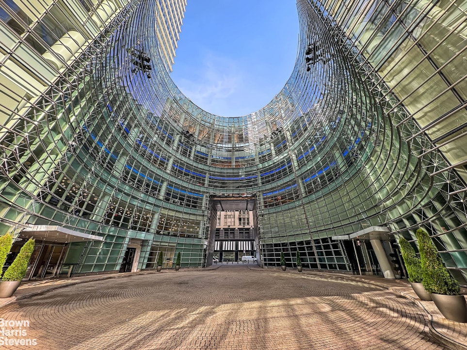 151 East 58th Street, Unit 43E Manhattan, NY 10022 - Photo 27 of 50 a view of a large building