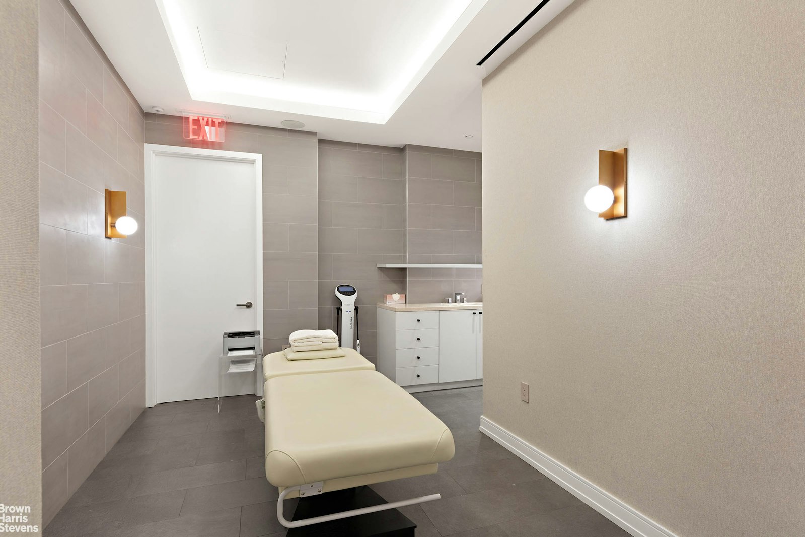 151 East 58th Street, Unit 43E Manhattan, NY 10022 - Photo 46 of 50 a room with a refrigerator and washer