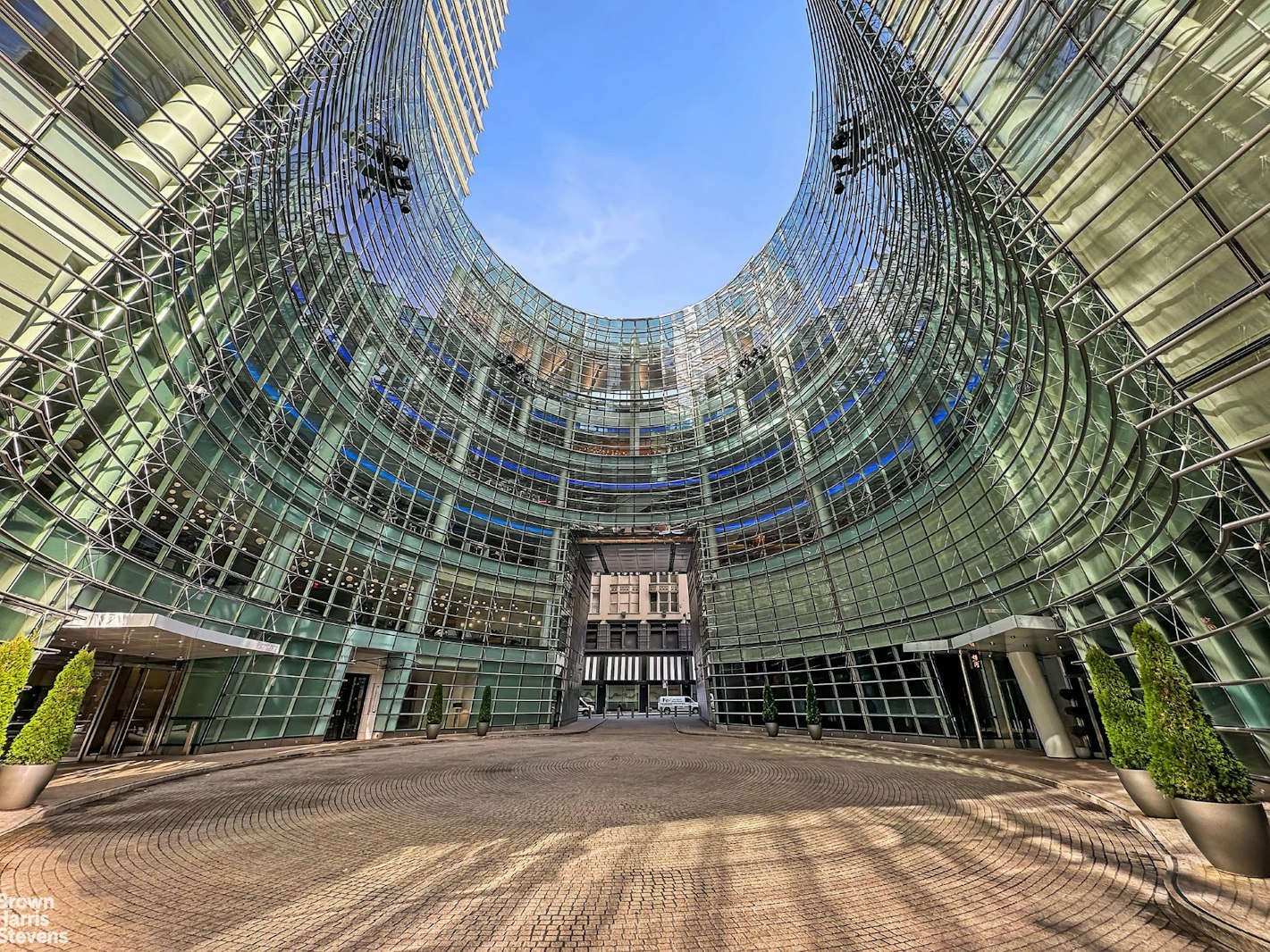 151 East 58th Street, Unit 43E Manhattan, NY 10022 - Photo 47 of 50 a view of a large building