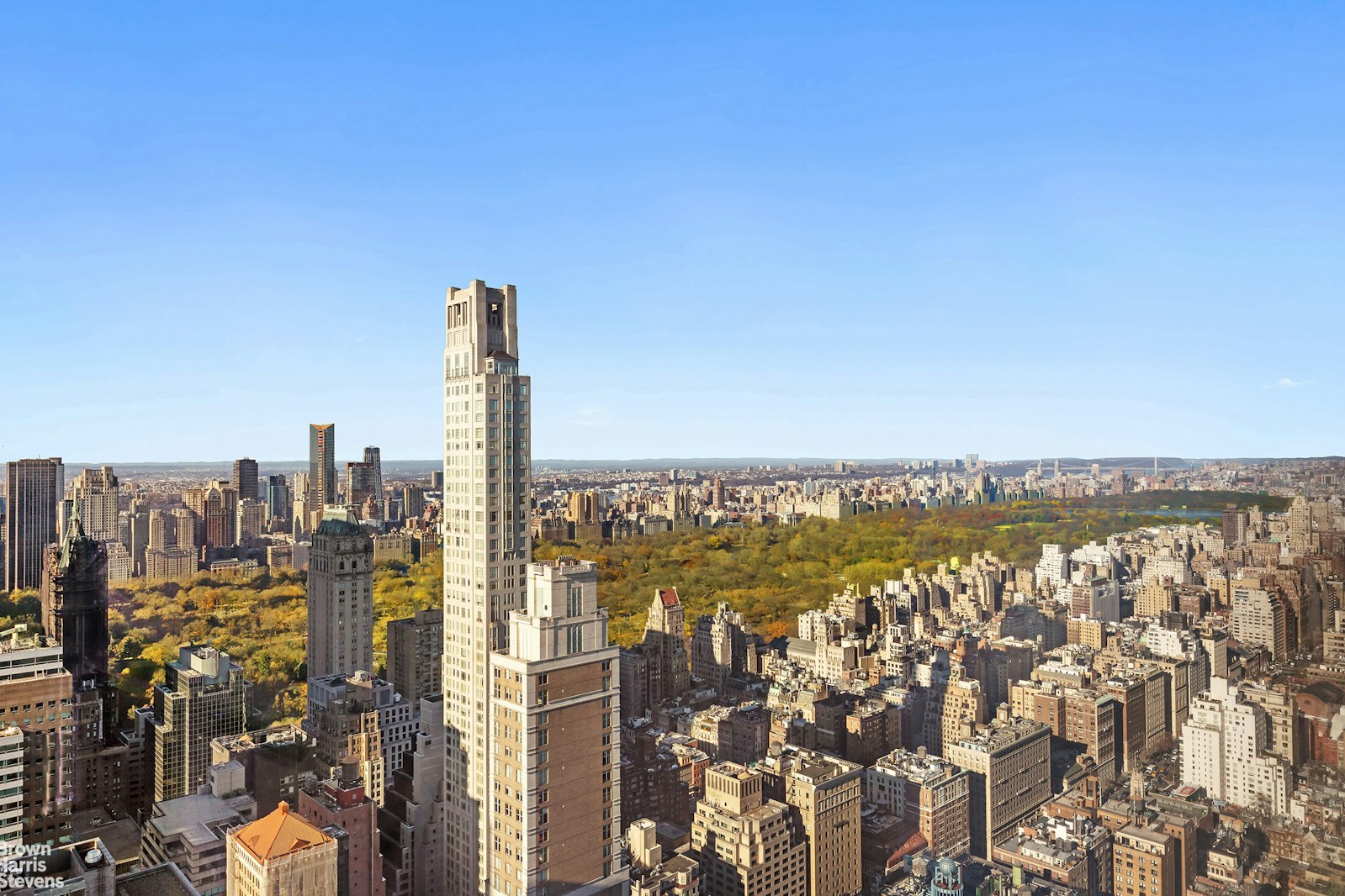 151 East 58th Street, Unit 43E Manhattan, NY 10022 - Photo 8 of 50 a view of city and ocean