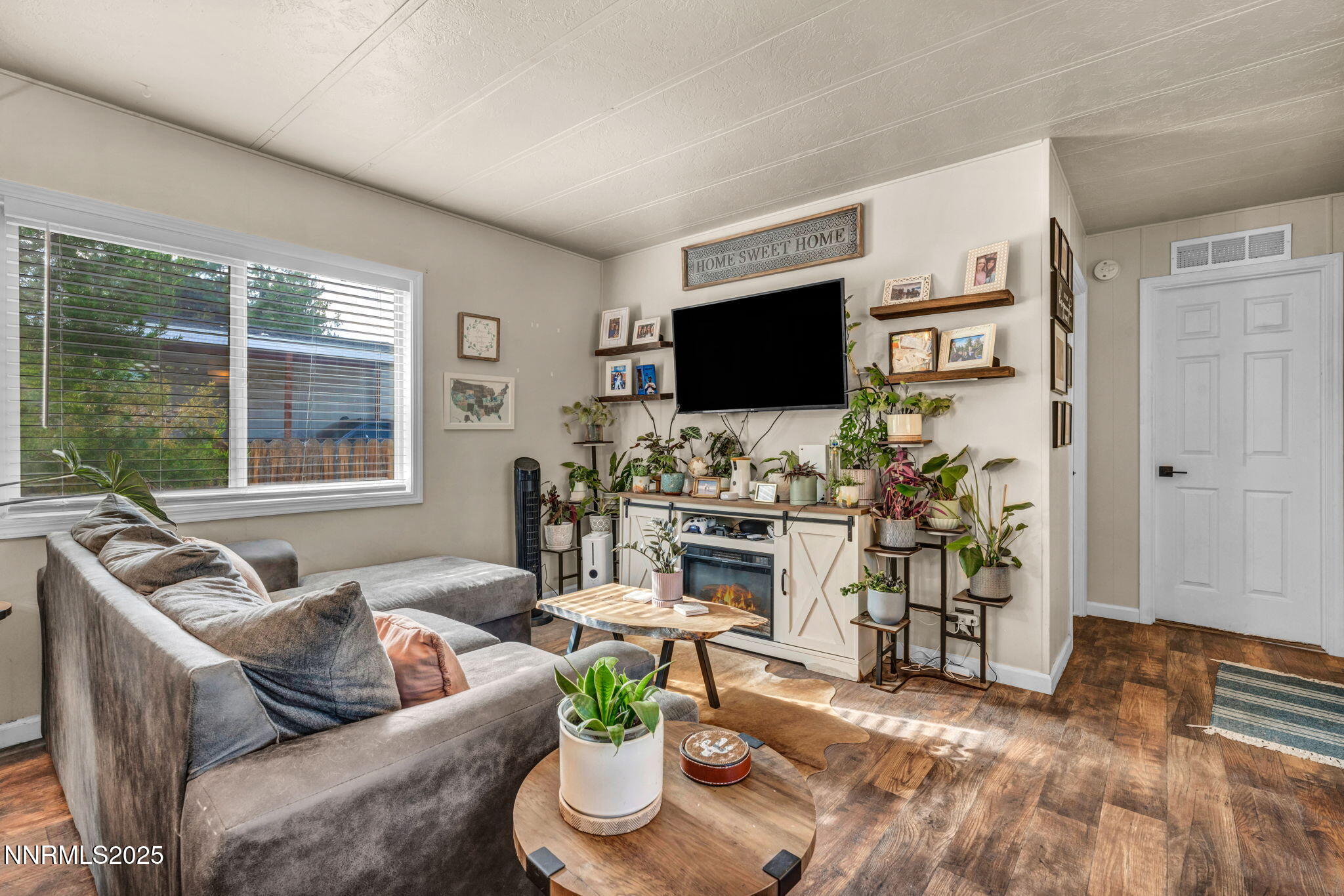 16260 Rhyolite Circle Reno, NV 89521 - Photo 11 of 18 a living room with furniture and a flat screen tv
