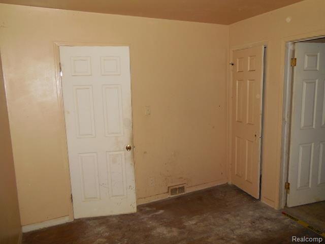 15729 Evergreen Road Detroit, MI 48223 - Photo 10 of 21 261-839261 Bedroom 1 (4).jpg