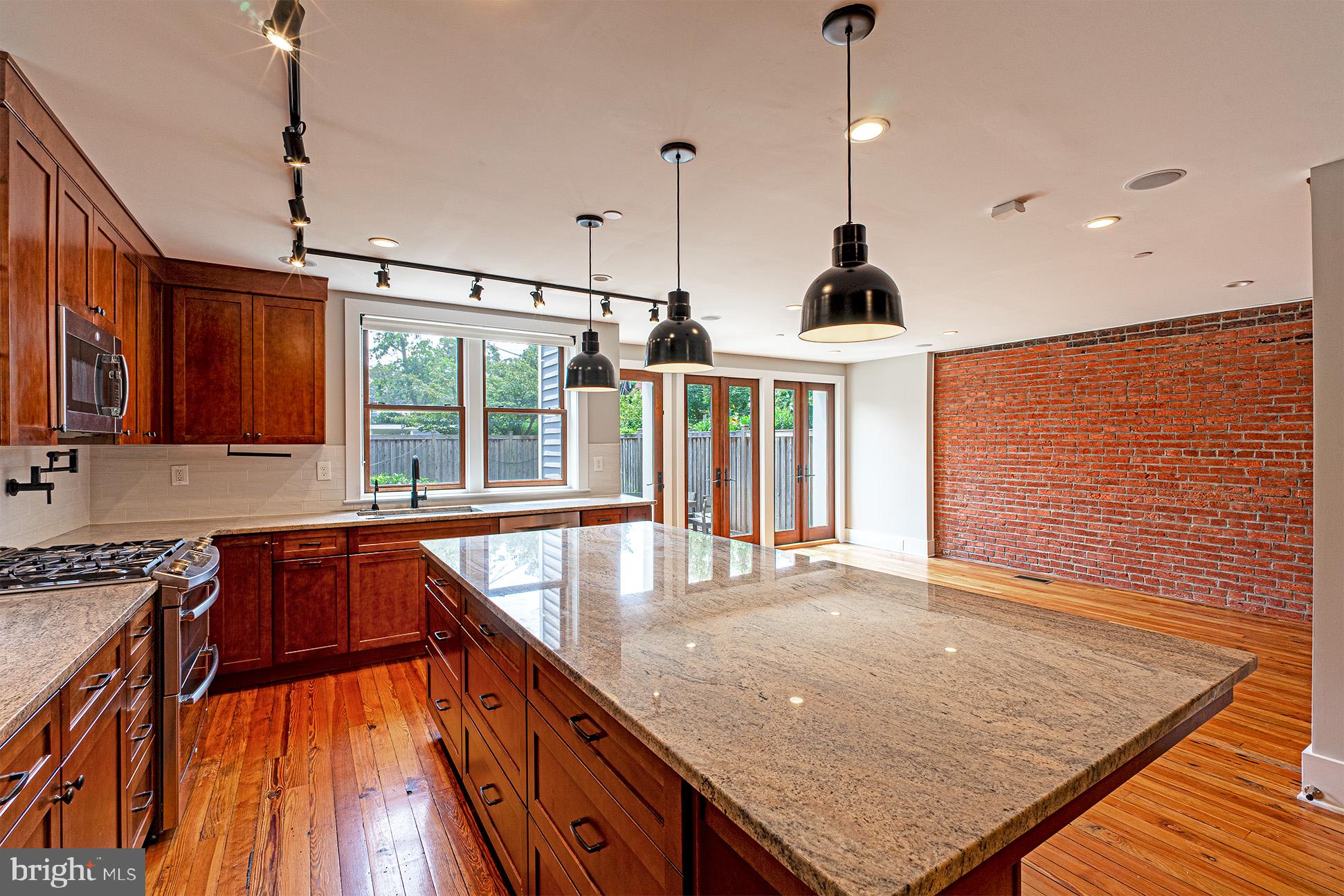 325 D Street Southeast Washington, DC 20003 - Photo 15 of 59