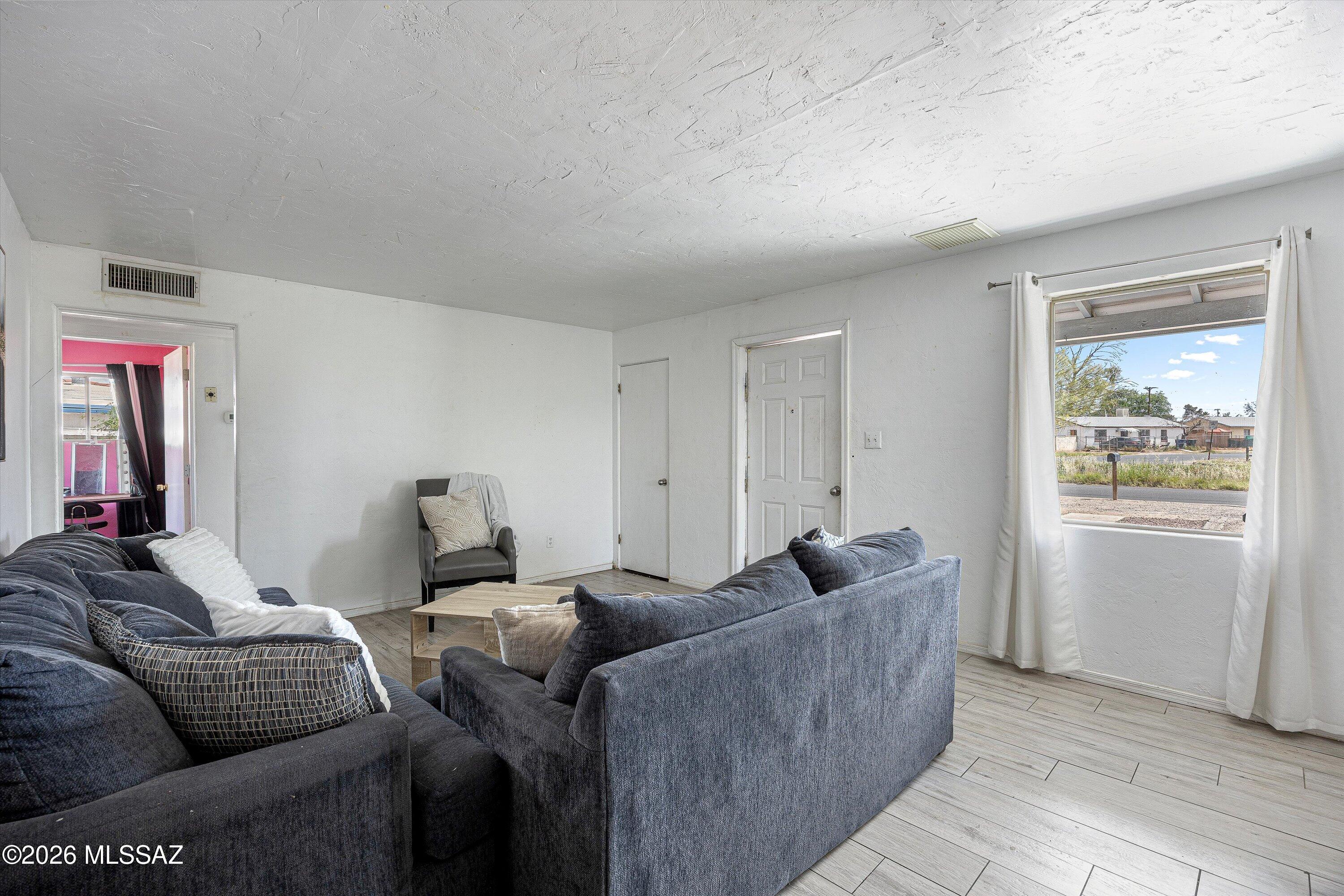 3321 East Silverlake Road Tucson, AZ 85713 - Photo 5 of 28 Living Room