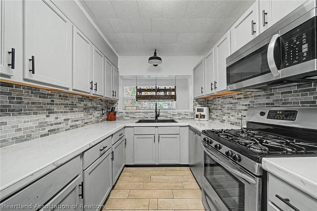 562 Lake June Road Lake Placid, FL 33852 - Photo 5 of 26 Gallery Image 5