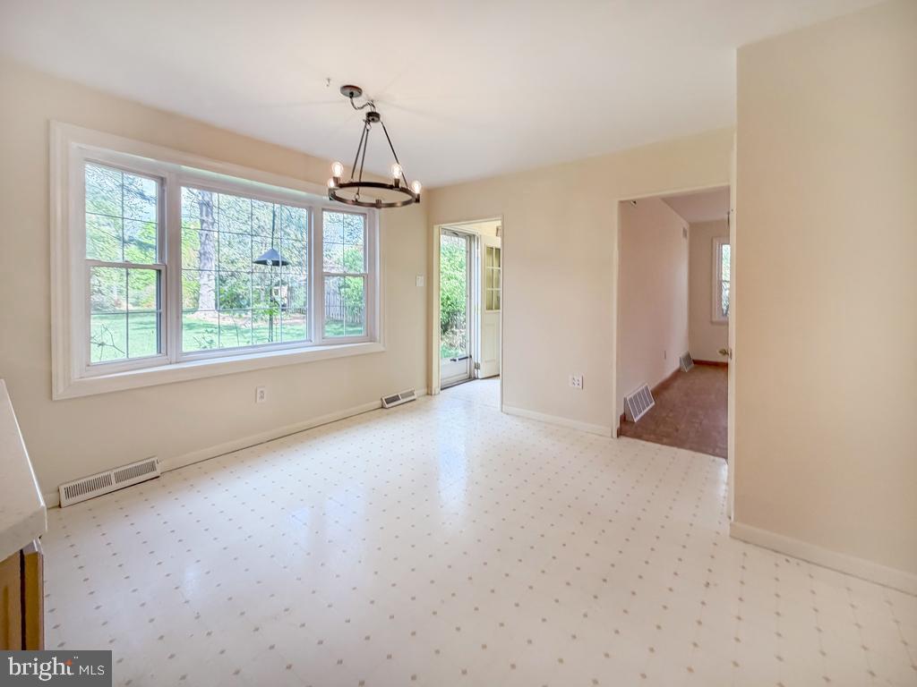 350 Richard Road Yardley, PA 19067 - Photo 12 of 44 Eat-In Kitchen