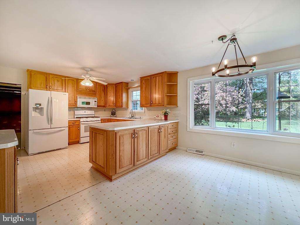 350 Richard Road Yardley, PA 19067 - Photo 9 of 44 Kitchen