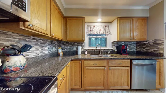 $340,000 | 405 Hampshire Place, Jacksonville, NC 28546