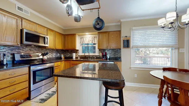 $340,000 | 405 Hampshire Place, Jacksonville, NC 28546