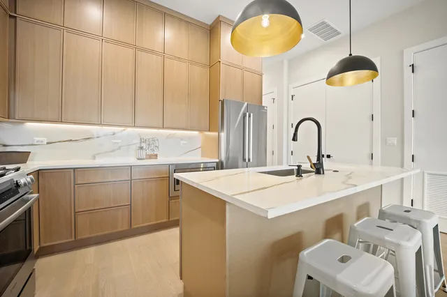 $799,000 | 4353 North Richmond Street, Unit 3N, Chicago, IL 60618