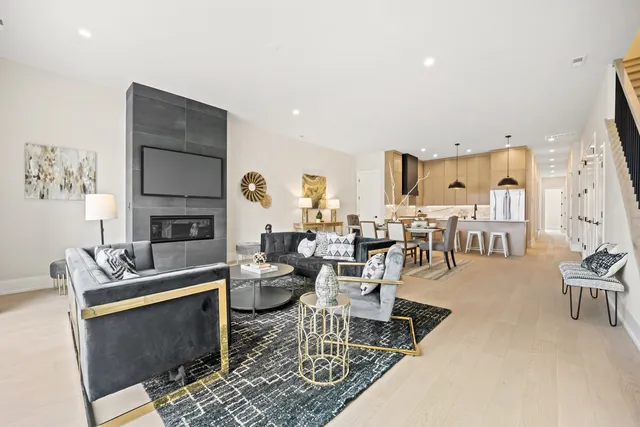 $799,000 | 4353 North Richmond Street, Unit 3N, Chicago, IL 60618