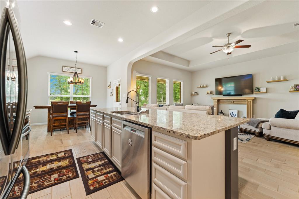 4626 Axis Trail Conroe, TX 77303 - Photo 10 of 34
