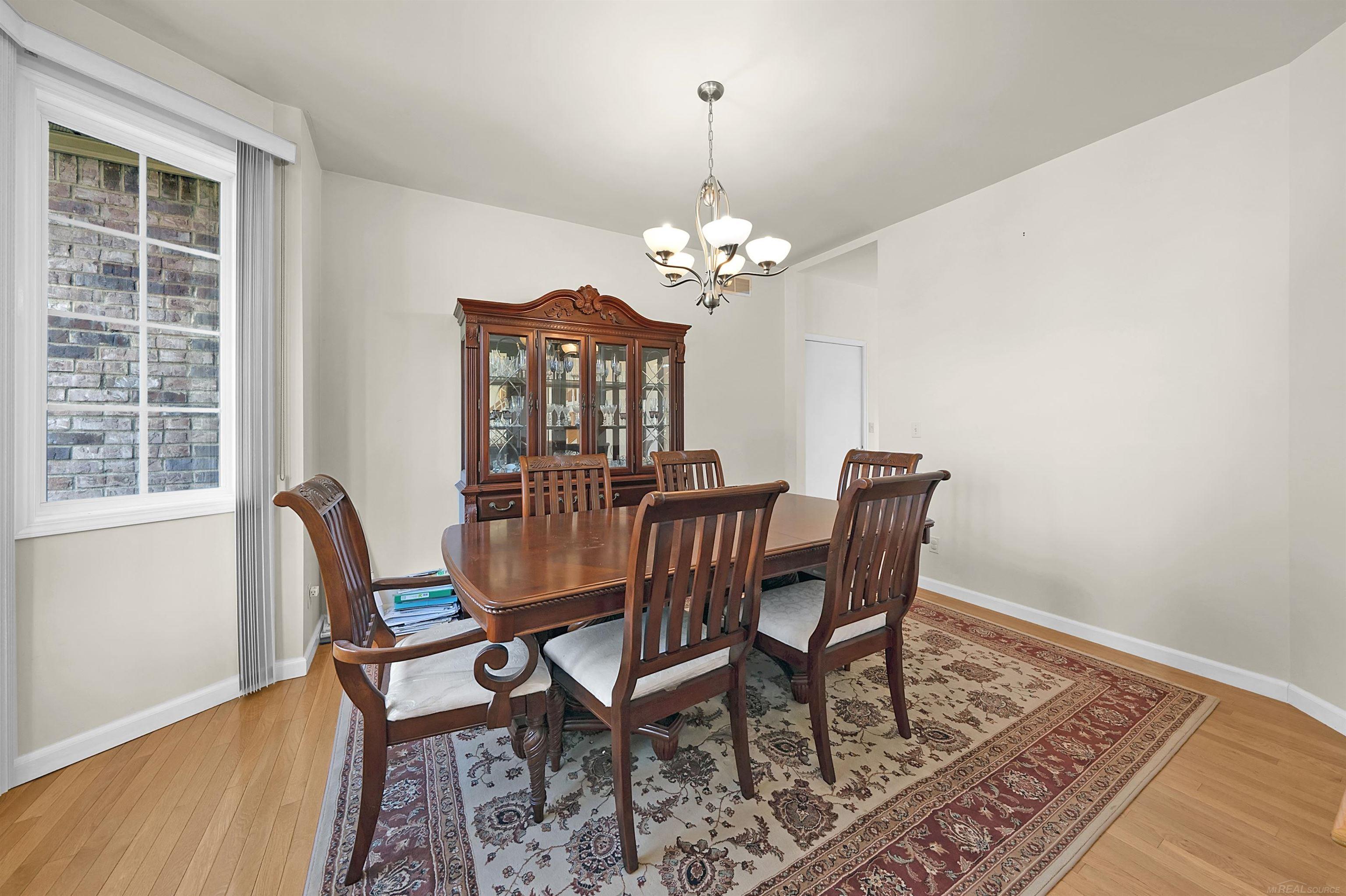 2094 Oakcrest Road Sterling Heights, MI 48310 - Photo 4 of 36 50171184-abb36453-cbb7-497a-a0c8-60015c89a967.JPG