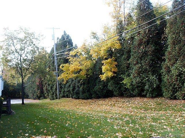 1695 Huntington Park, Unit 35 Rochester, MI 48309 - Photo 18 of 20 Rear Yard