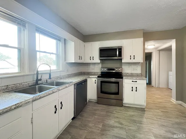 $2,850 | 1401 West Allen Street, Bloomington, IN 47403