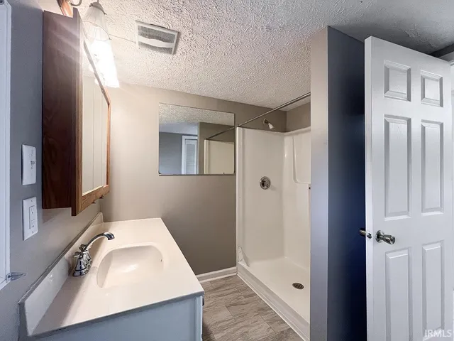 $2,850 | 1401 West Allen Street, Bloomington, IN 47403