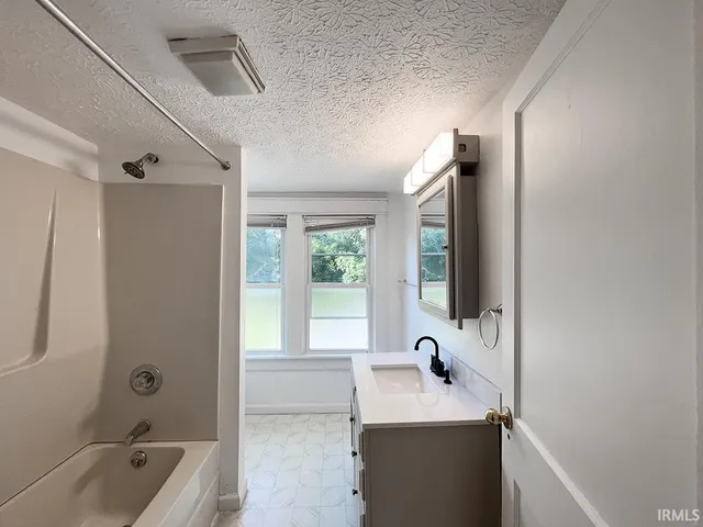 $2,850 | 1401 West Allen Street, Bloomington, IN 47403