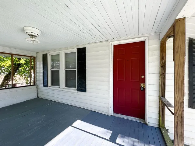 $2,850 | 1401 West Allen Street, Bloomington, IN 47403