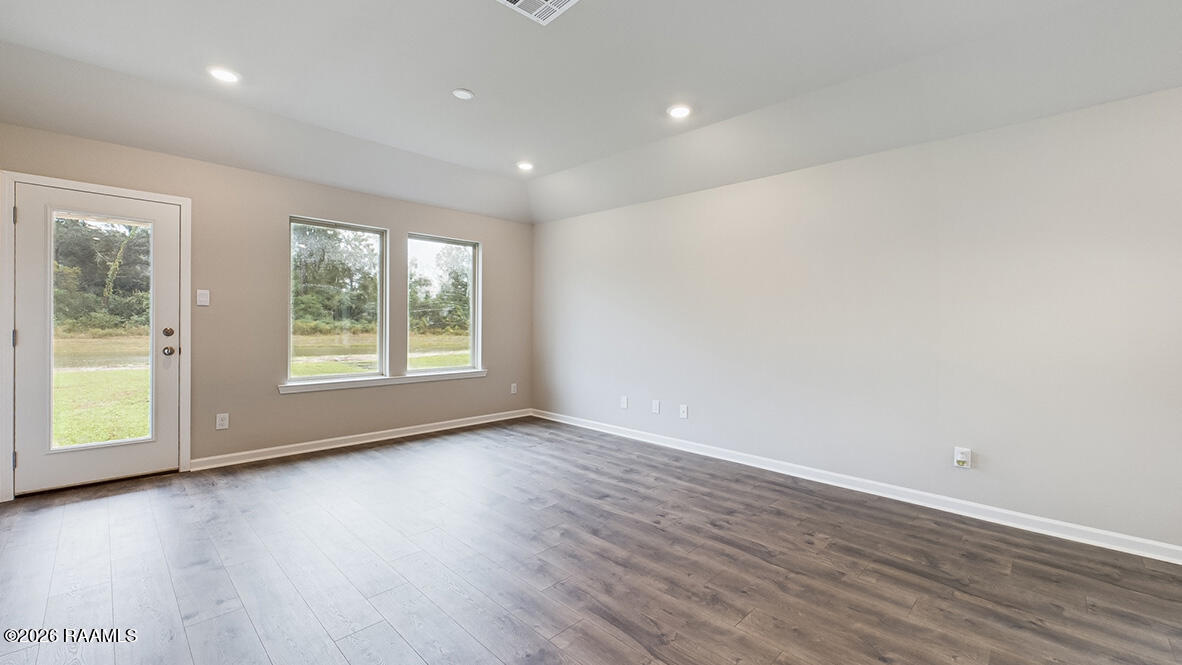 202 Stable Drive Opelousas, LA 70570 - Photo 4 of 16 Longleaf - White - 7