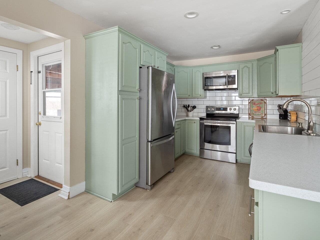 87 Robin Road Colchester, VT 05446 - Photo 8 of 48 Gallery Image 8