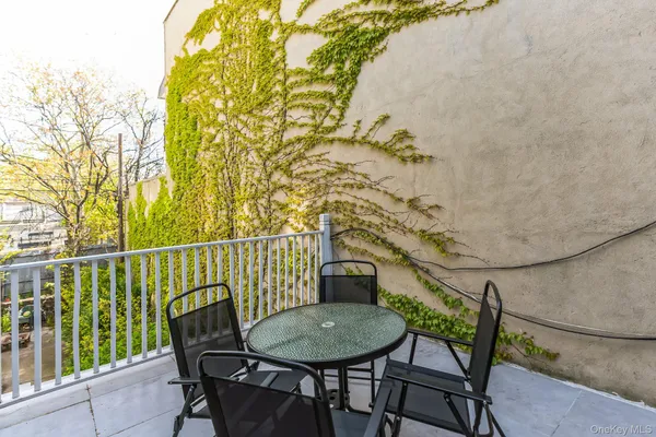 $1,199,000 | 40-09 23rd Avenue | Astoria