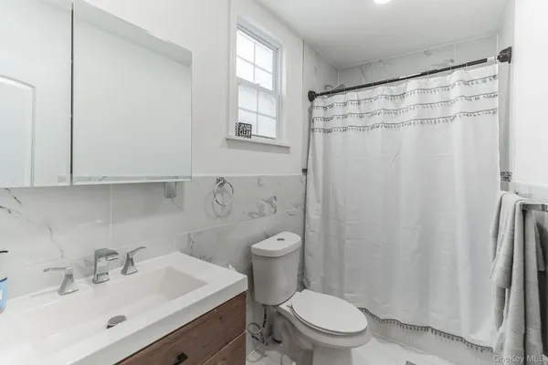 $1,199,000 | 40-09 23rd Avenue | Astoria