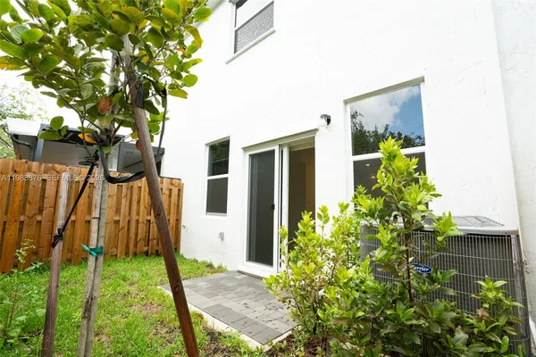 $2,500 | 204 Southeast 10th Court, Unit 204, Florida City, FL 33034