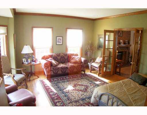 634 Hemlock Road Coraopolis, PA 15108 - Photo 5 of 16 Living Room.