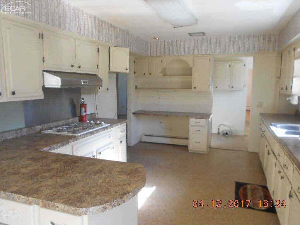 9075 North Lewis Road Clio, MI 48420 - Photo 6 of 13 21289834-5.JPG
