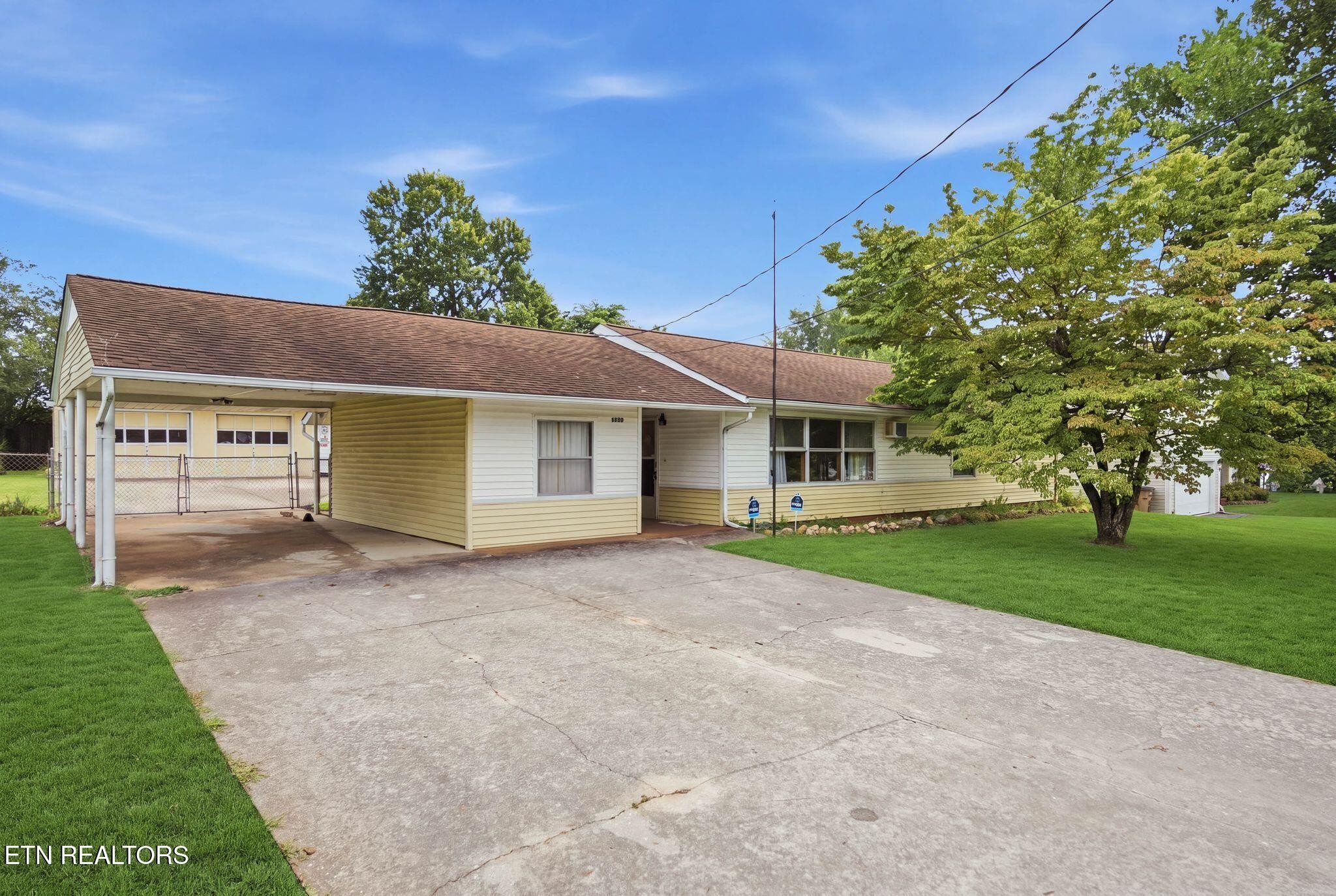 4308 Roaming Road Northwest Knoxville, TN 37912 - Photo 2 of 32 Gallery Image 2