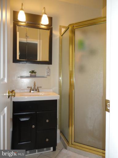 327 Red Pump Road Bel Air, MD 21014 - Photo 19 of 23 FULL BATHROOM IN MASTER BEDROOM!