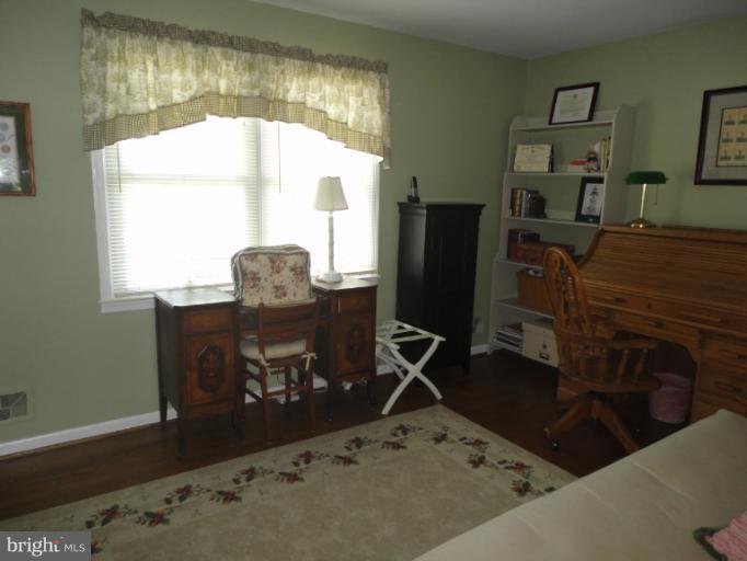 BEDROOM #4 W/HARDWOOD FLOORS