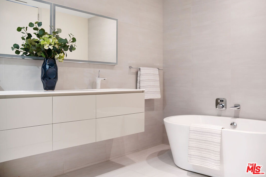 1033 Ocean Avenue, Unit 104 Santa Monica, CA 90403 - Photo 17 of 26 a bathroom with a sink a bathtub and a mirror