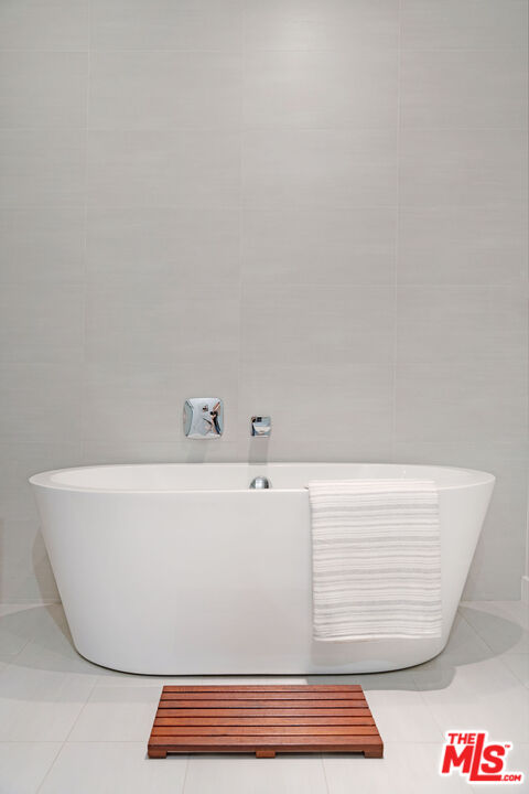 1033 Ocean Avenue, Unit 104 Santa Monica, CA 90403 - Photo 18 of 26 a close up of a sink