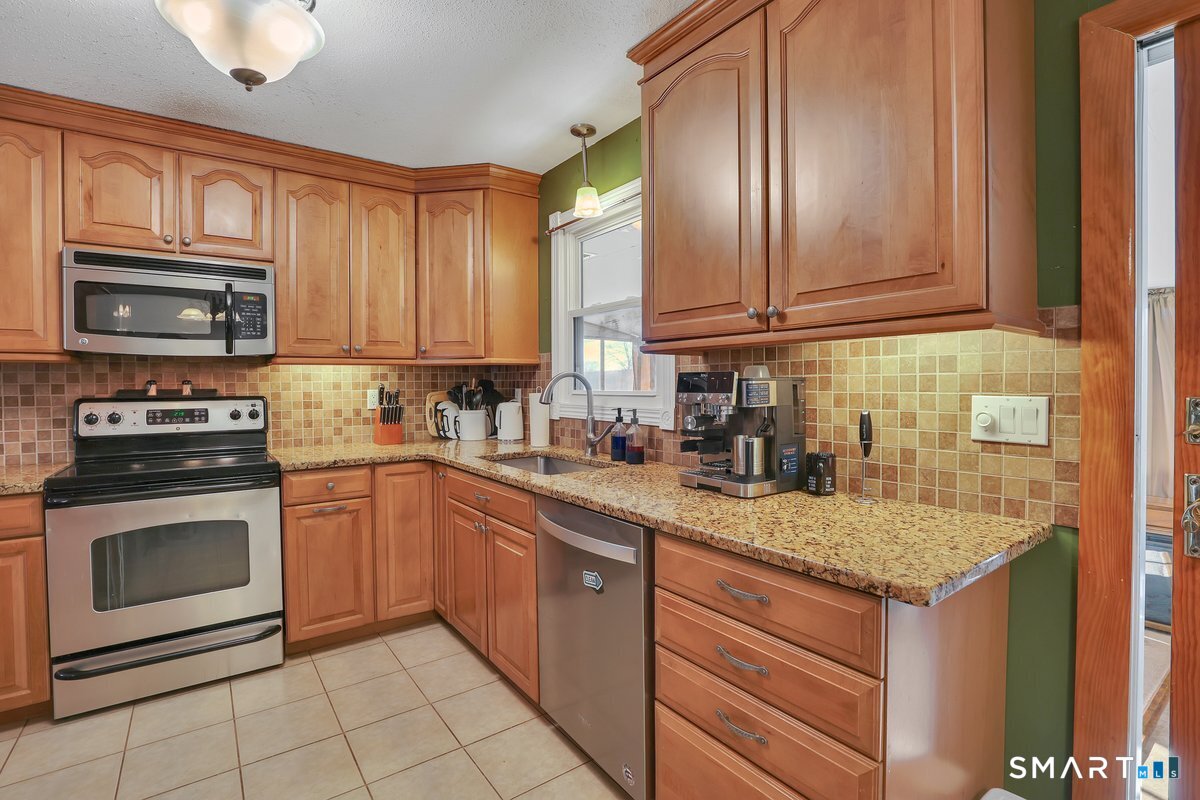 29 Franklin Avenue Watertown, CT 06779 - Photo 3 of 20