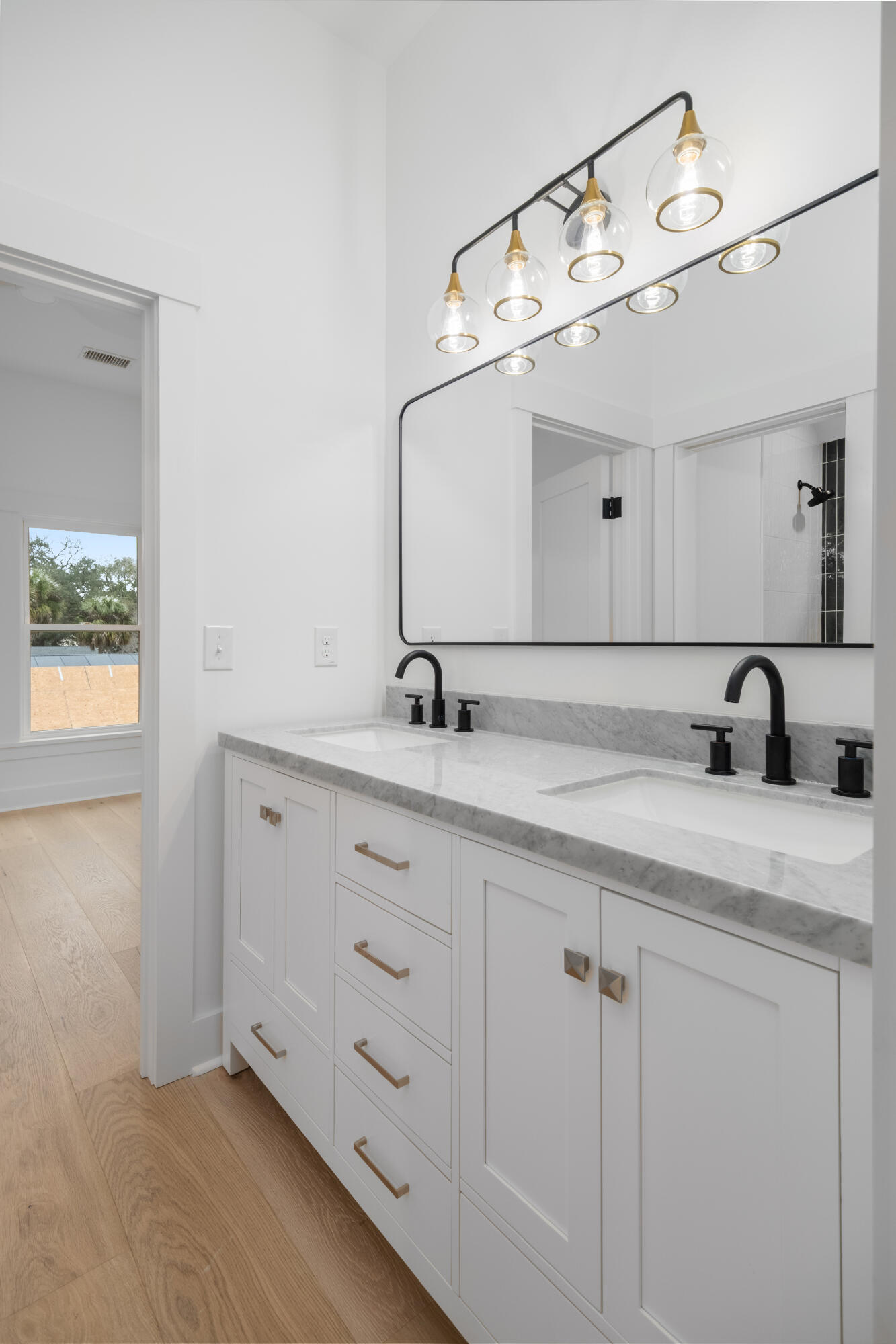 1405 Heather Drive Mount Pleasant, SC 29464 - Photo 55 of 69 Jack and Jill bathroom