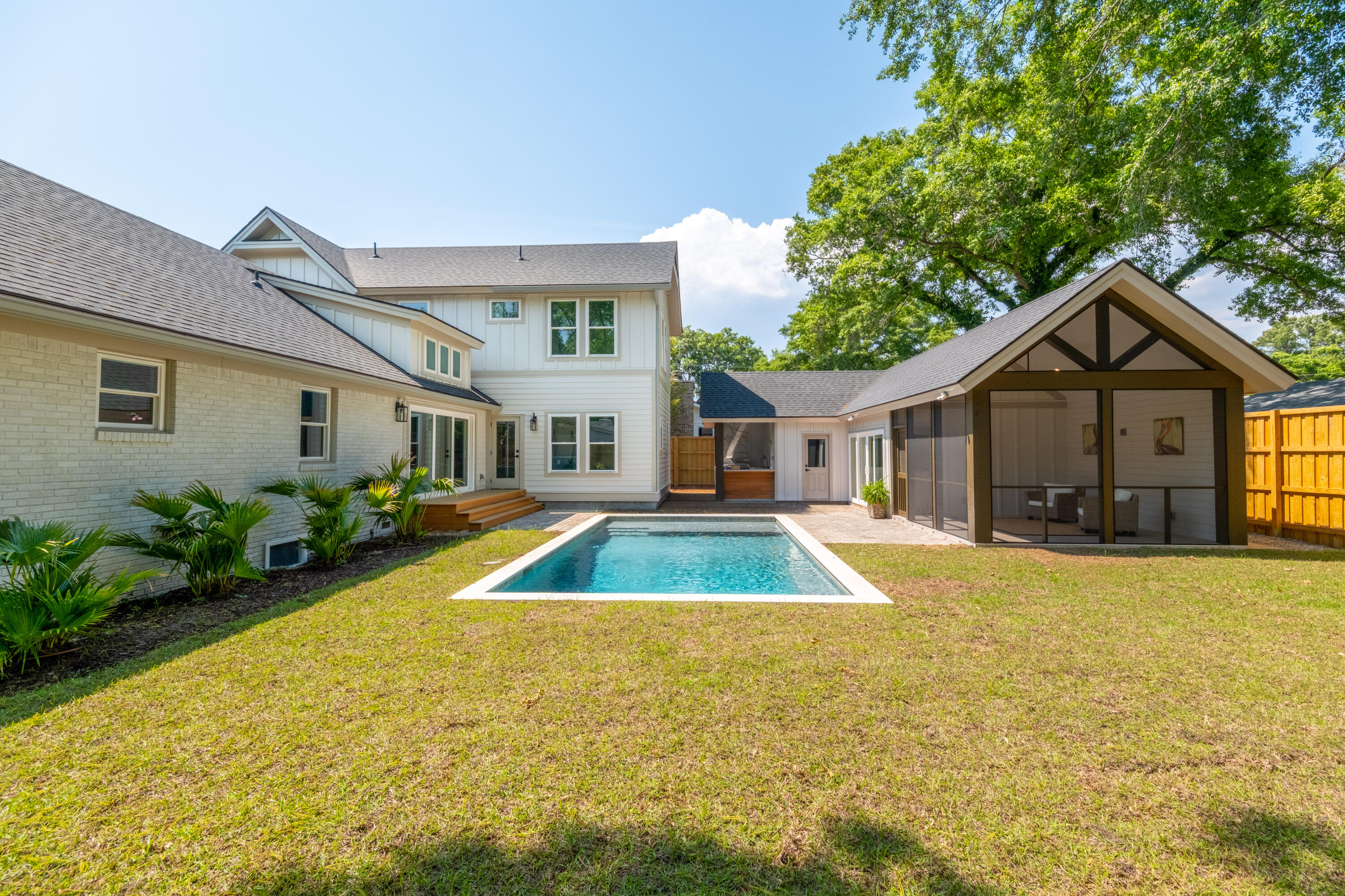 1405 Heather Drive Mount Pleasant, SC 29464 - Photo 8 of 103 Spacious Yard