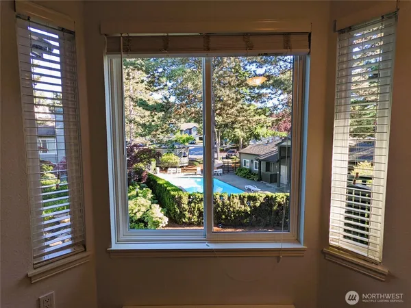 $2,500 | 11107 Northeast 125th Lane, Unit F321, Kirkland, WA 98034
