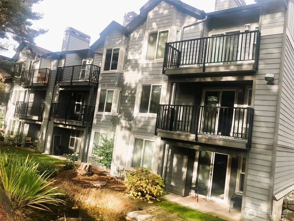 $2,500 | 11107 Northeast 125th Lane, Unit F321, Kirkland, WA 98034