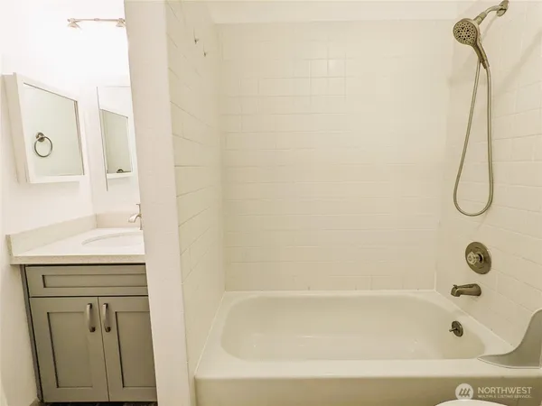 $2,500 | 11107 Northeast 125th Lane, Unit F321, Kirkland, WA 98034