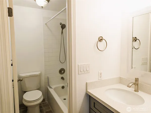 $2,500 | 11107 Northeast 125th Lane, Unit F321, Kirkland, WA 98034