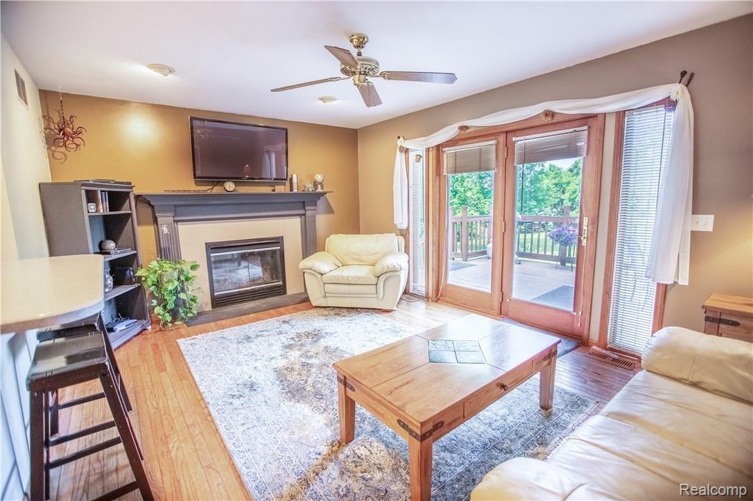 2571 Pinckney Road Howell, MI 48843 - Photo 12 of 35 56XE1A4752-HDR-Full.jpg